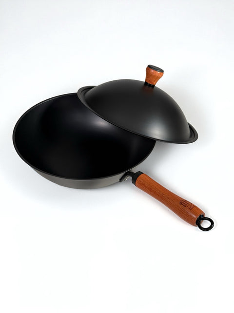 Rust-Resistant Iron Wok with Black Lid 30cm