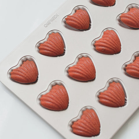 Madeleine Pan - Heart 12 Cup
