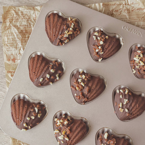Madeleine Pan - Heart 12 Cup