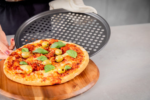 Heavy Base Round Pizza Crisper 32cm