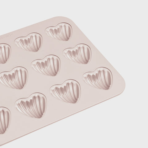 Madeleine Pan - Heart 12 Cup